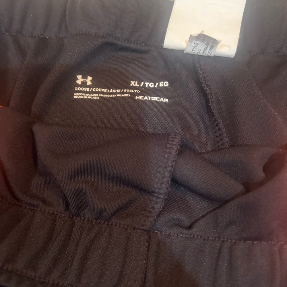 Under Armour Women's Black and Orange Shorts size XL - Picture 3 of 8